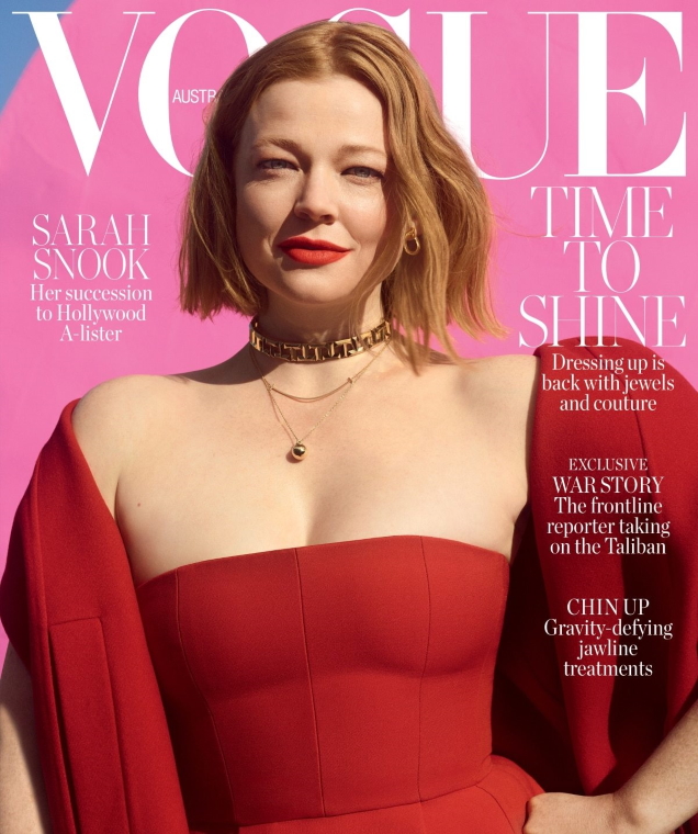 Vogue Australia November 2021 : Sarah Snook by Simon Eeles