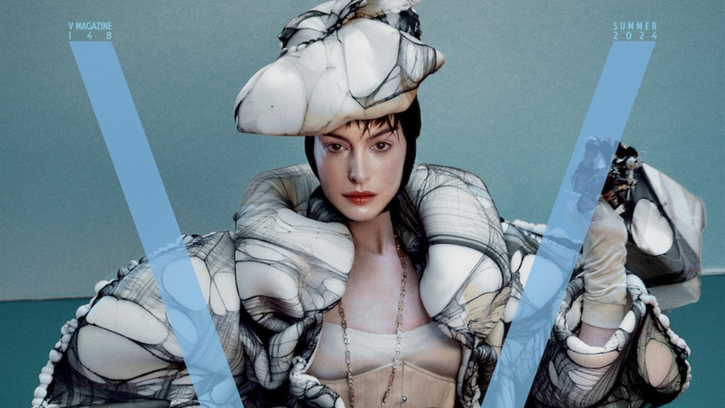 V Magazine #148 Summer 2024 : Anne Hathaway by Chris Colls