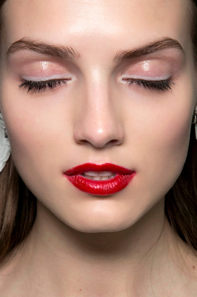 19 Unique Ways to Wear Red Lipstick This Holiday Season #7