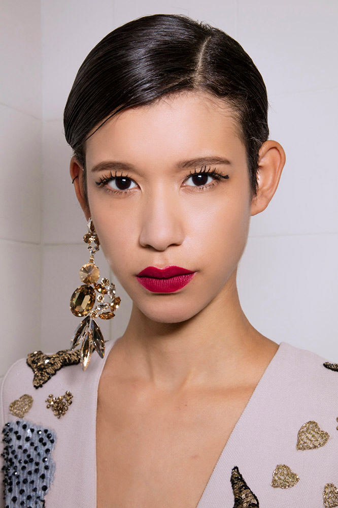 19 Unique Ways to Wear Red Lipstick This Holiday Season #15