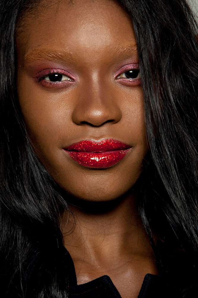 19 Unique Ways to Wear Red Lipstick This Holiday Season #13