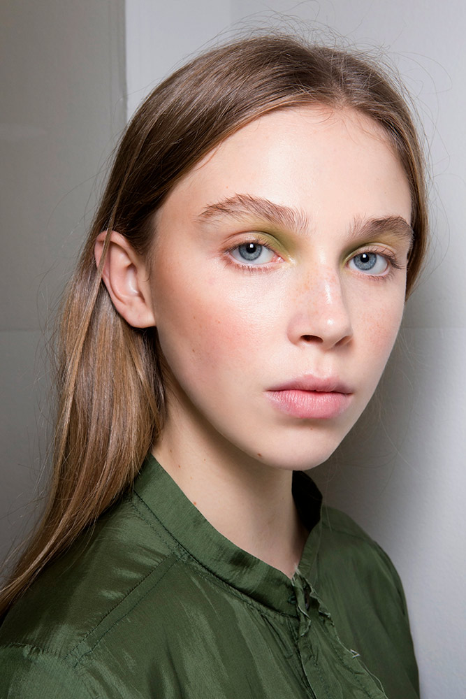 20 Chic Ways to Wear Green Makeup in Honor of St. Patricks Day #11