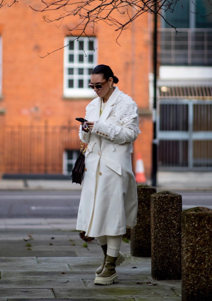 LFW Fall 2022 Street Style #44