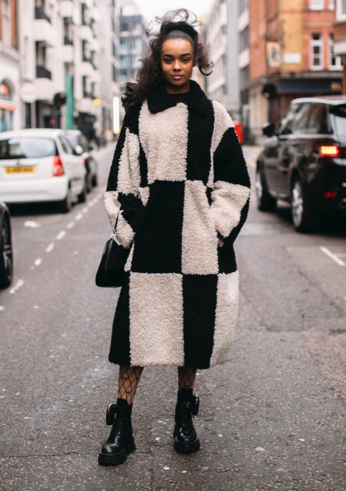 LFW Fall 2022 Street Style #80