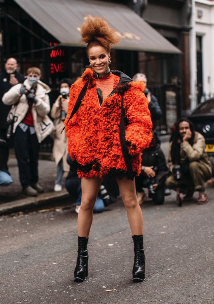 LFW Fall 2022 Street Style #69