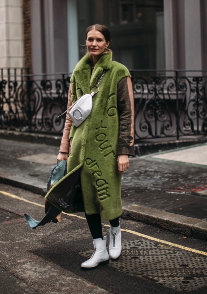 LFW Fall 2022 Street Style #25