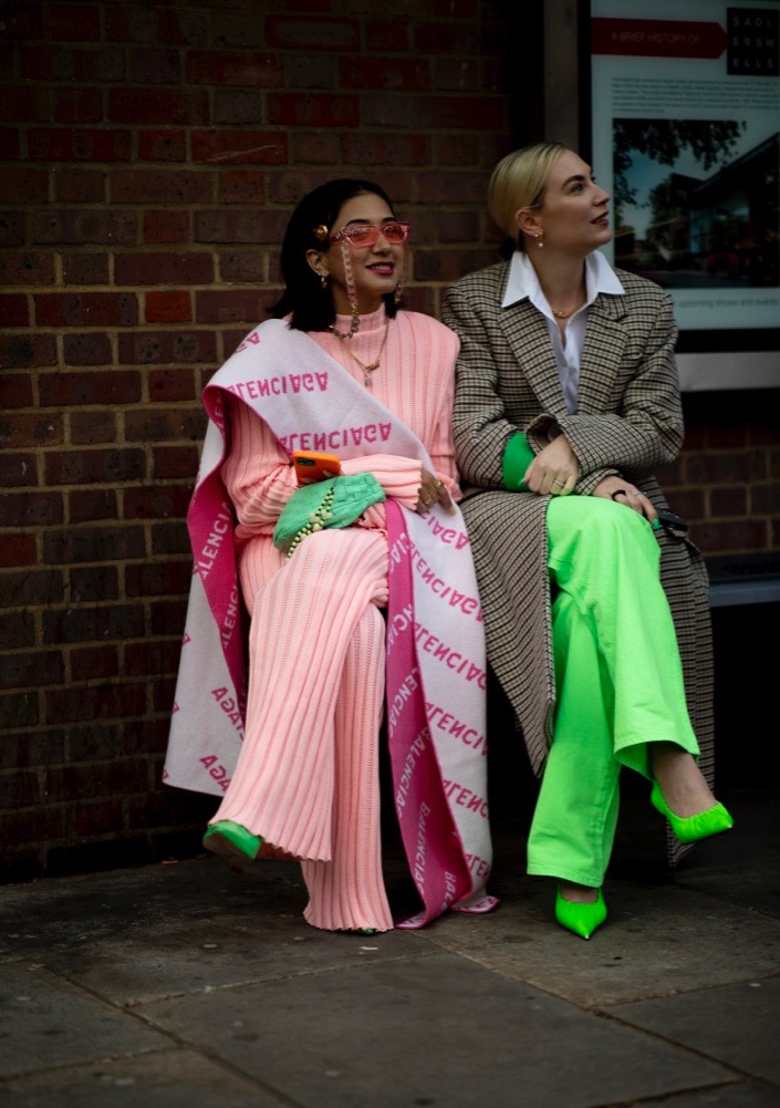 LFW Fall 2022 Street Style #97