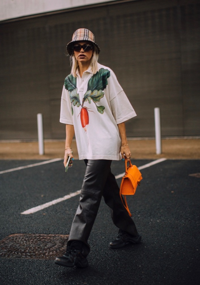 LFW Spring 2022 Street Style #69