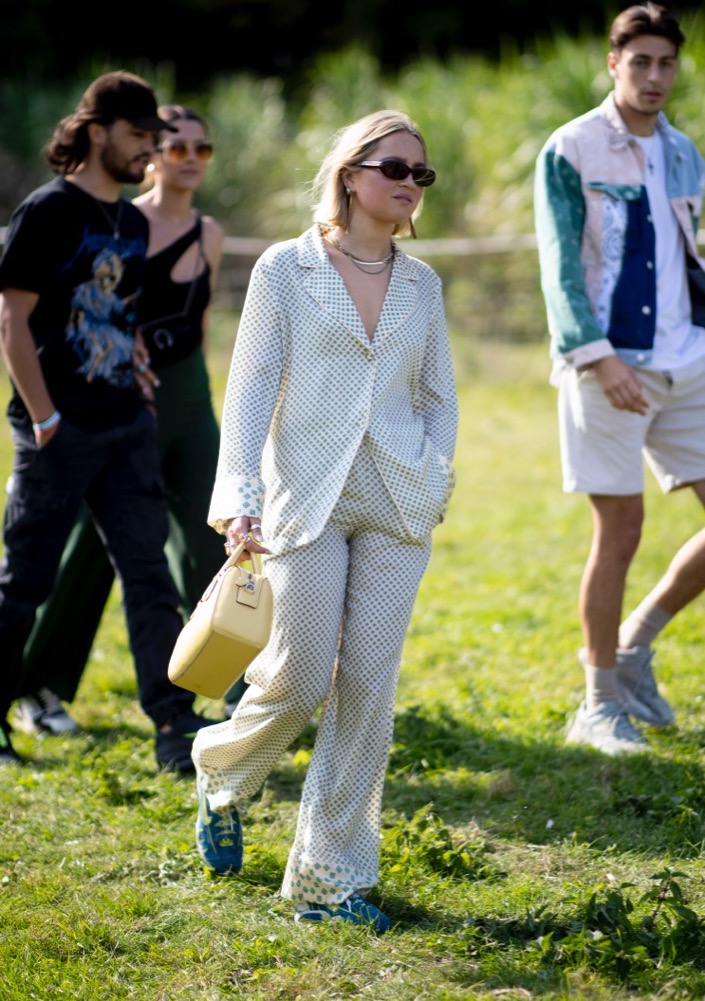 London Fashion Week Spring 2021 Street Style #24