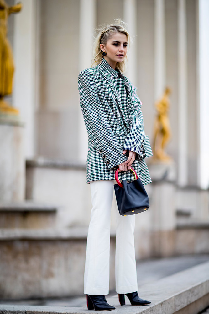 Paris Fashion Week Fall 2018 Street Style #30