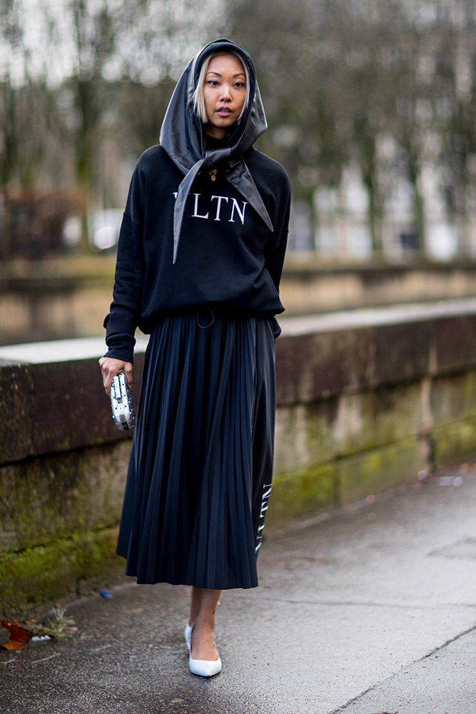 Paris Fashion Week Fall 2018 Street Style #20