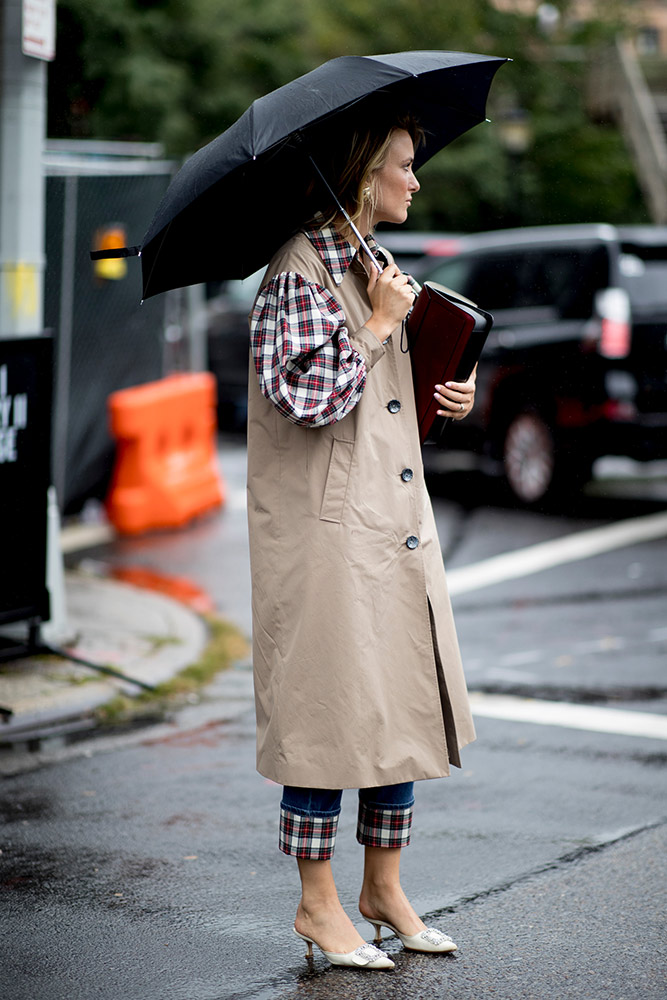 Street Style Snaps that Will Have You Wishing for a Rainy Day #43