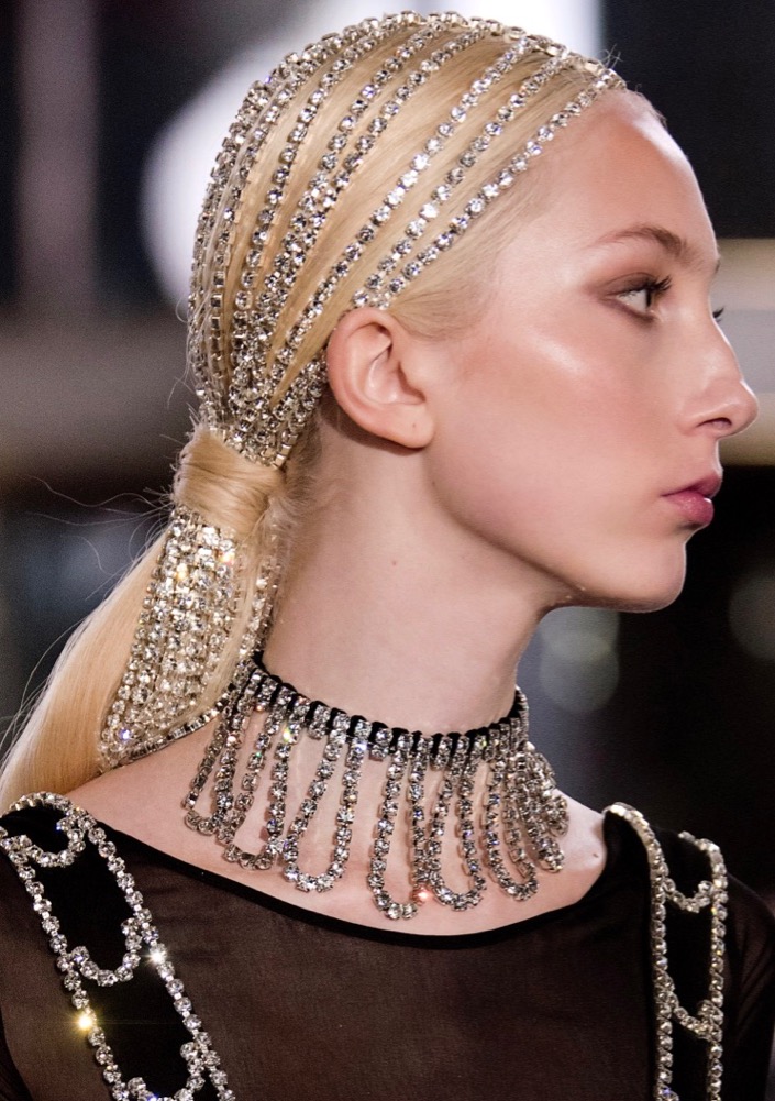 Update: 19 Runway-Approved Hairstyles to Ring in the New Year #16