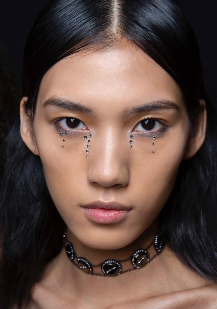 Update: 28 New Year’s Eve Makeup Ideas We’re Stealing From the Runways  #26