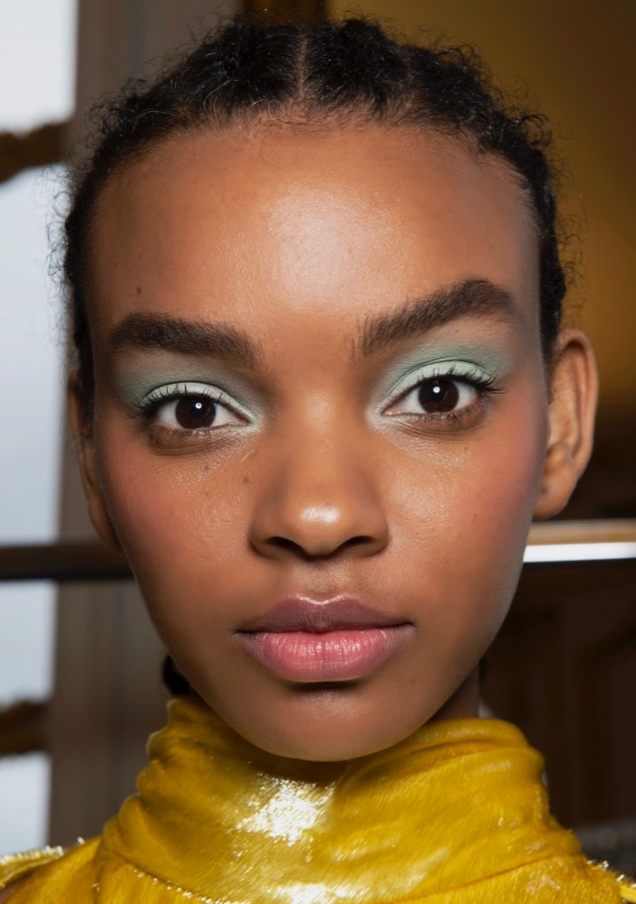 Update: 28 New Year’s Eve Makeup Ideas We’re Stealing From the Runways  #31