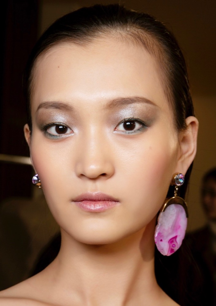 Update: 28 New Year’s Eve Makeup Ideas We’re Stealing From the Runways  #45