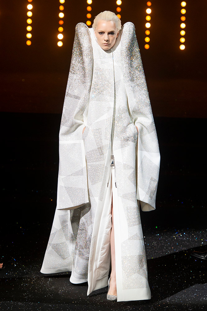 Viktor & Rolf Haute Couture Fall 2018 #33